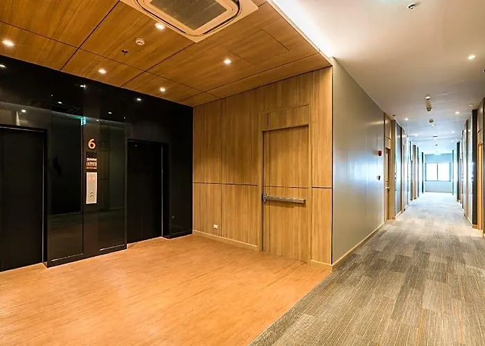 The Key Premier Sukhumvit Hotel 4*