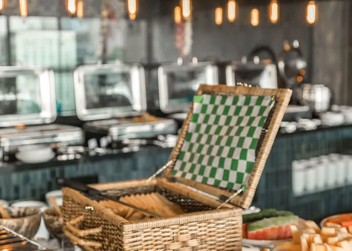 The Key Premier Sukhumvit Отель